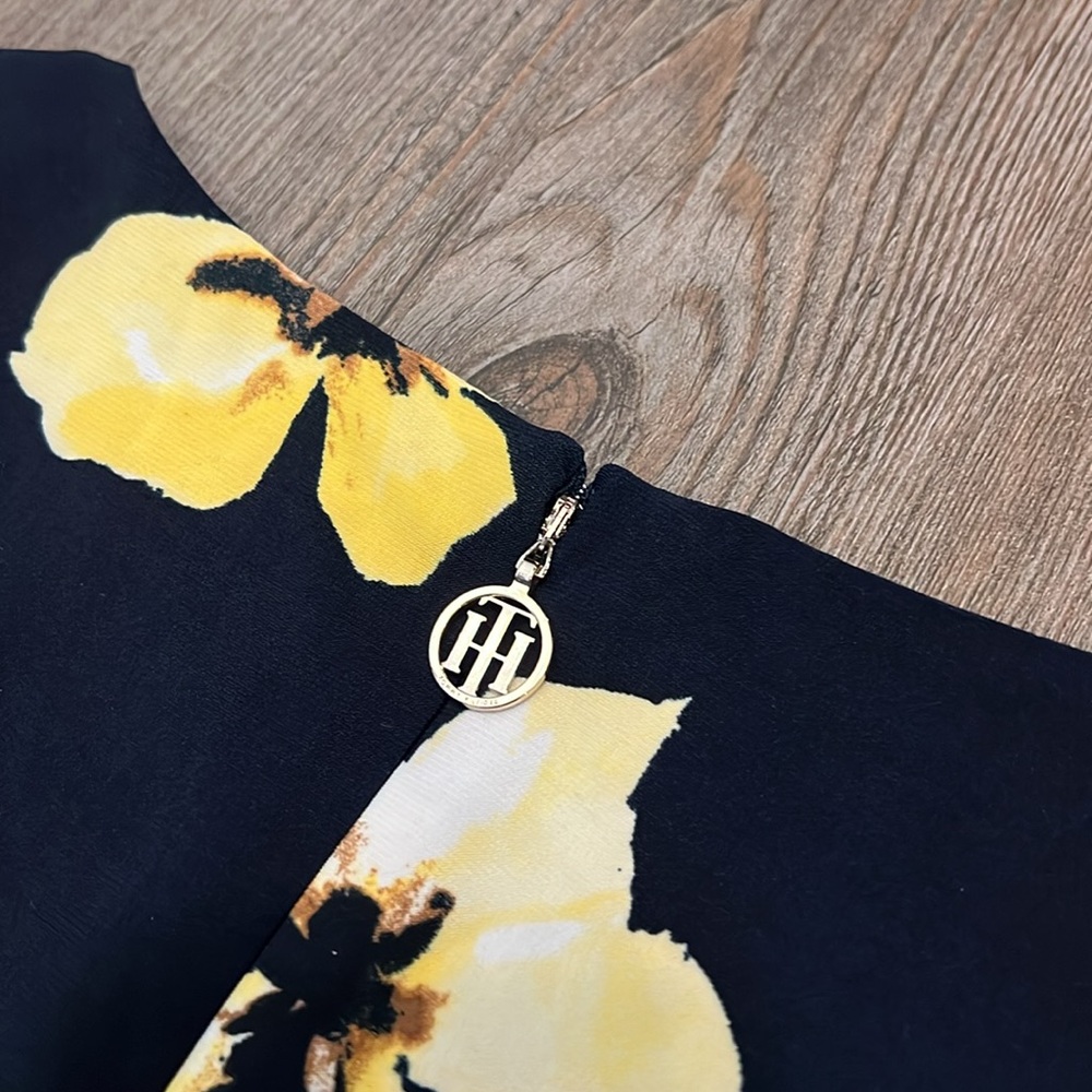 🎹Tommy Hilfiger Navy/Yellow Flower Dress 3/4" sleeves size 2 - Picture 4 of 5